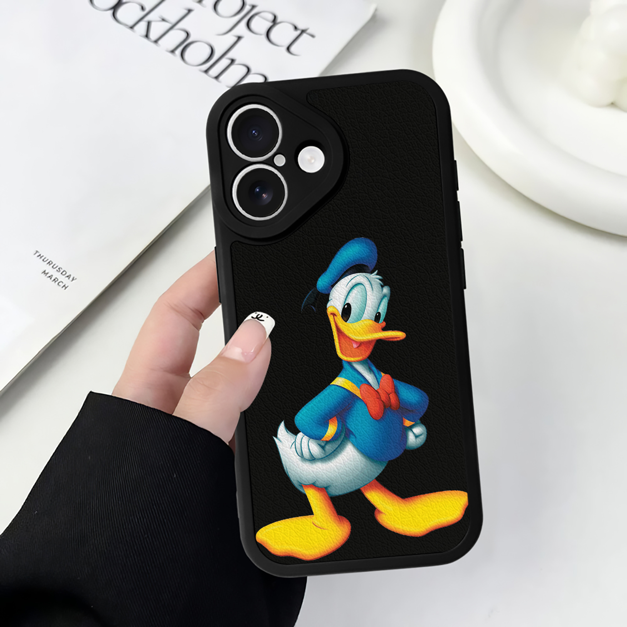 （画像用） ミッキーマウス Mickey Mouse 【iPhone 16シリーズ対応】シリコンスマホケース（レザー調） 材質：シリコン